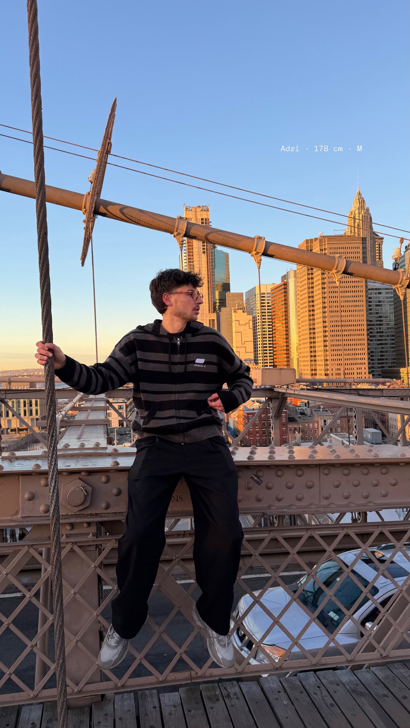 knit zippé "N.01" rayé noir et gris