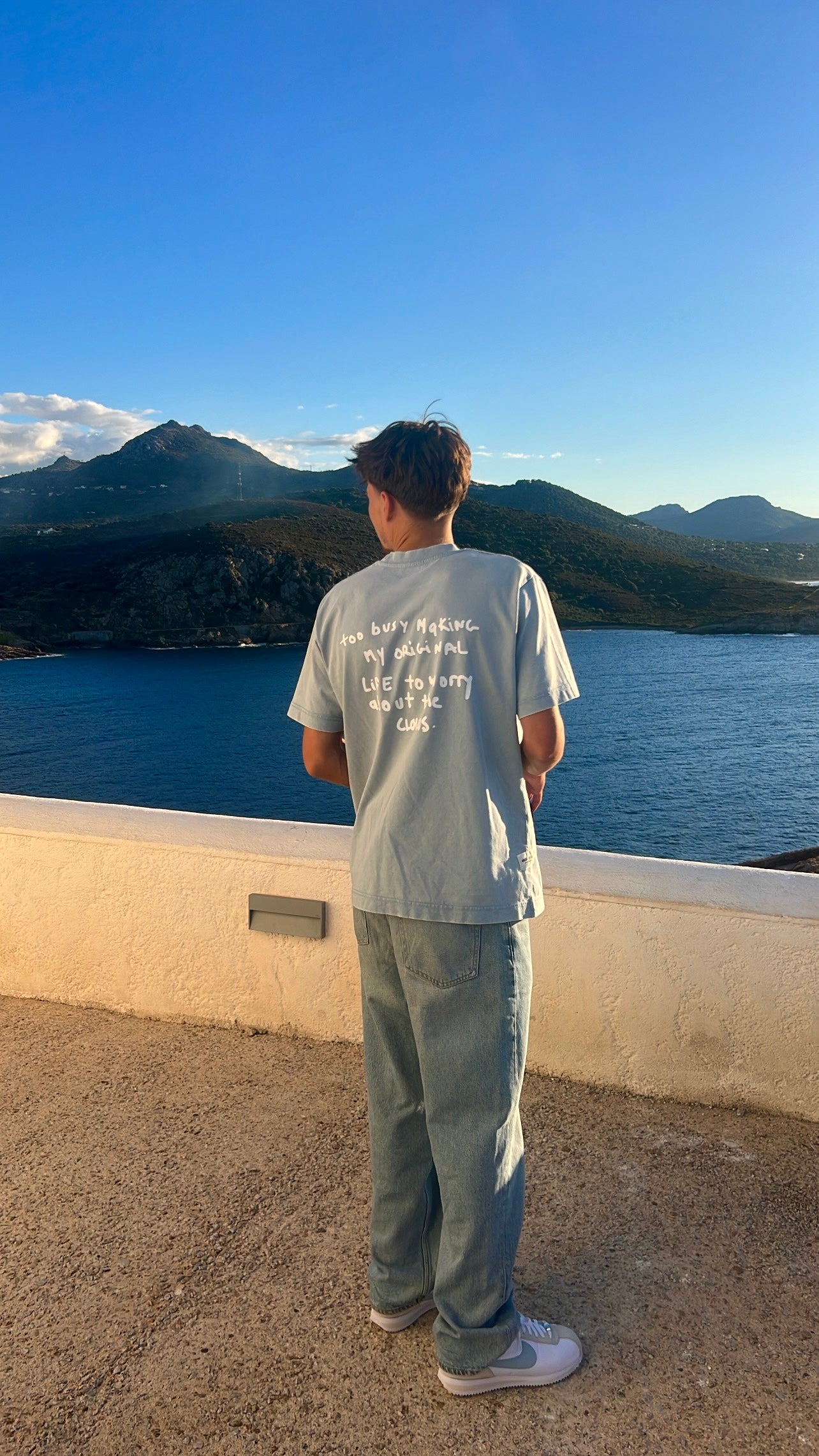 T-shirt « too busy » bleu délavé