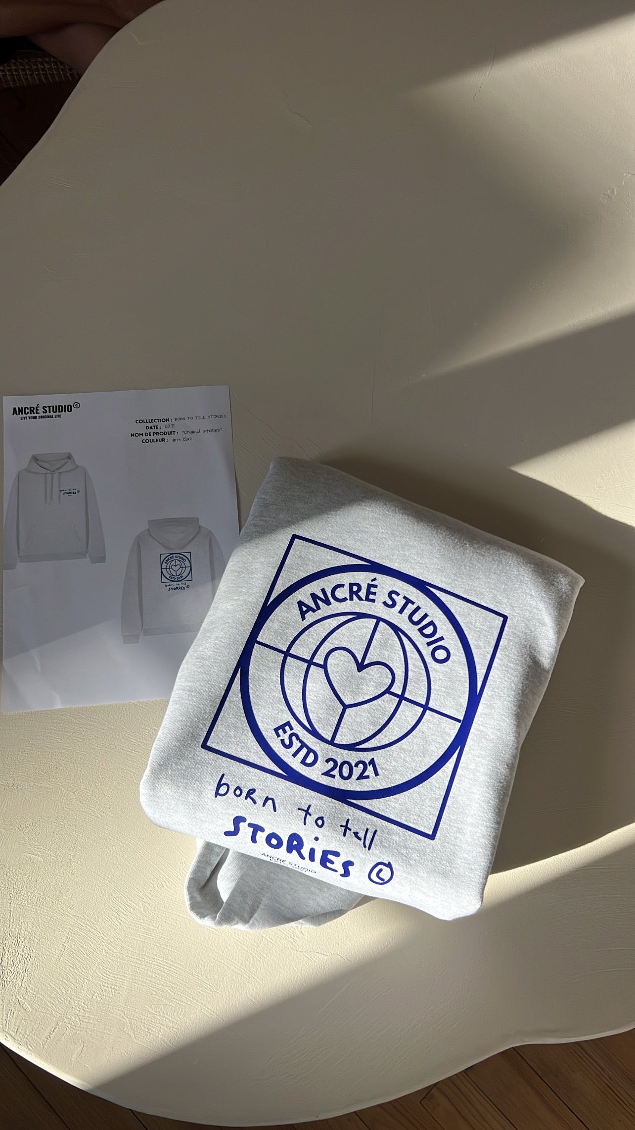 Sweat « born to tell stories » gris