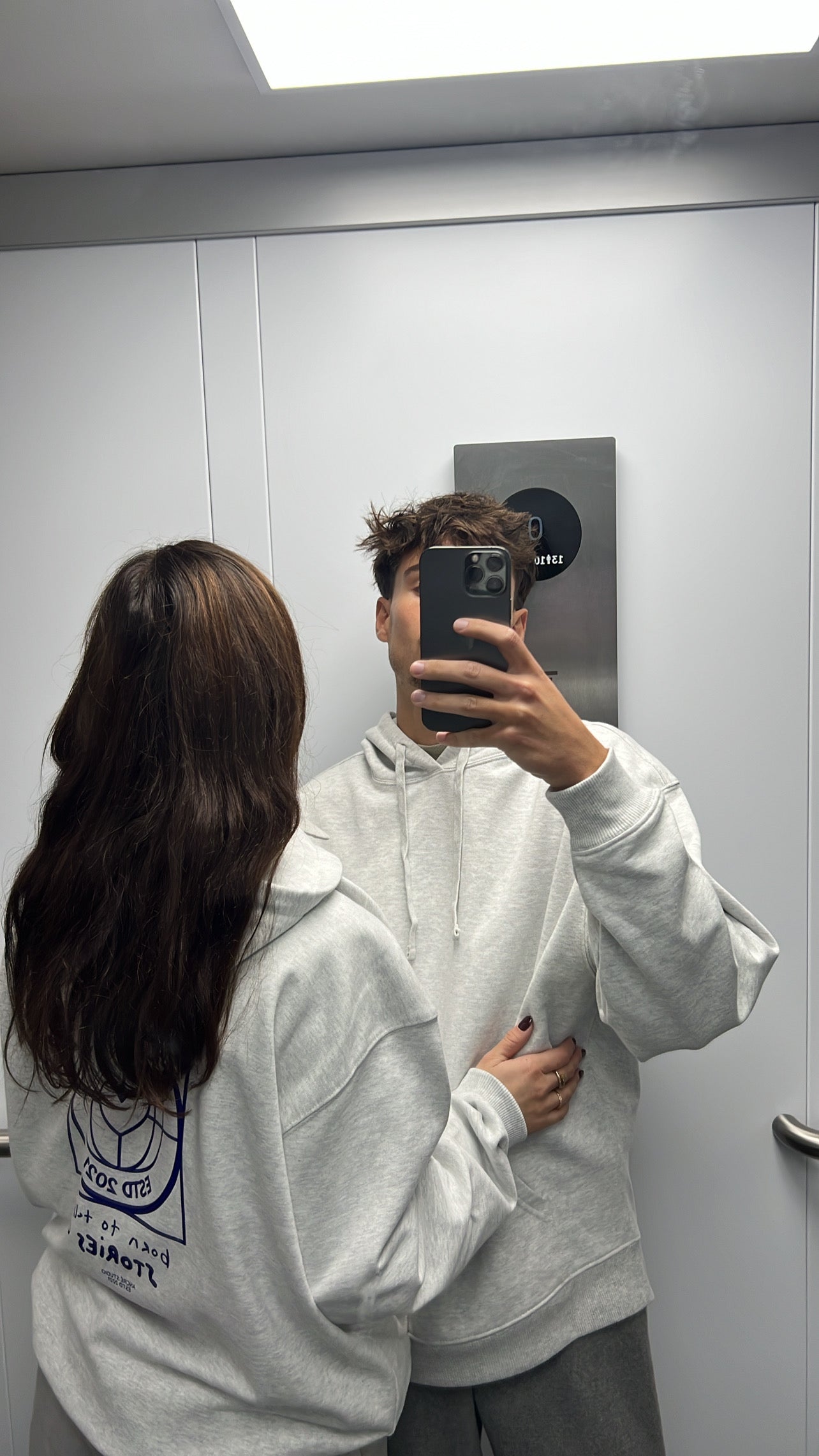 Sweat « born to tell stories » gris