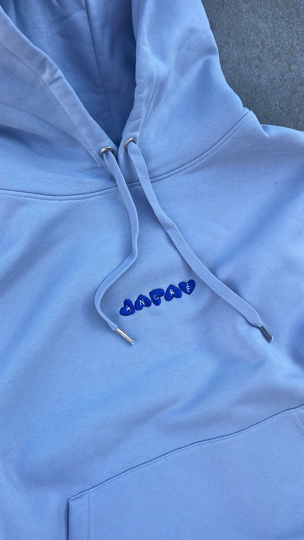 Sweat brodé « ancré » bleu pastel