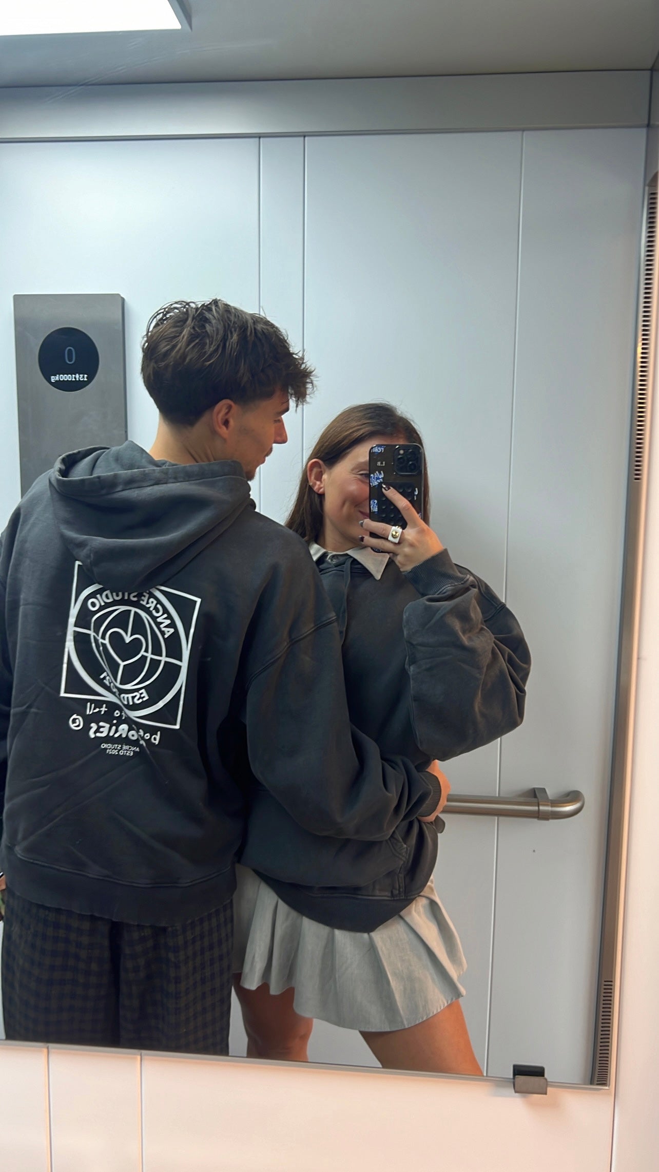 Sweat « born to tell stories » delavé noir