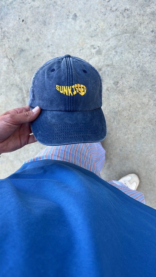 Casquette brodée "sunkissed" jean délavé