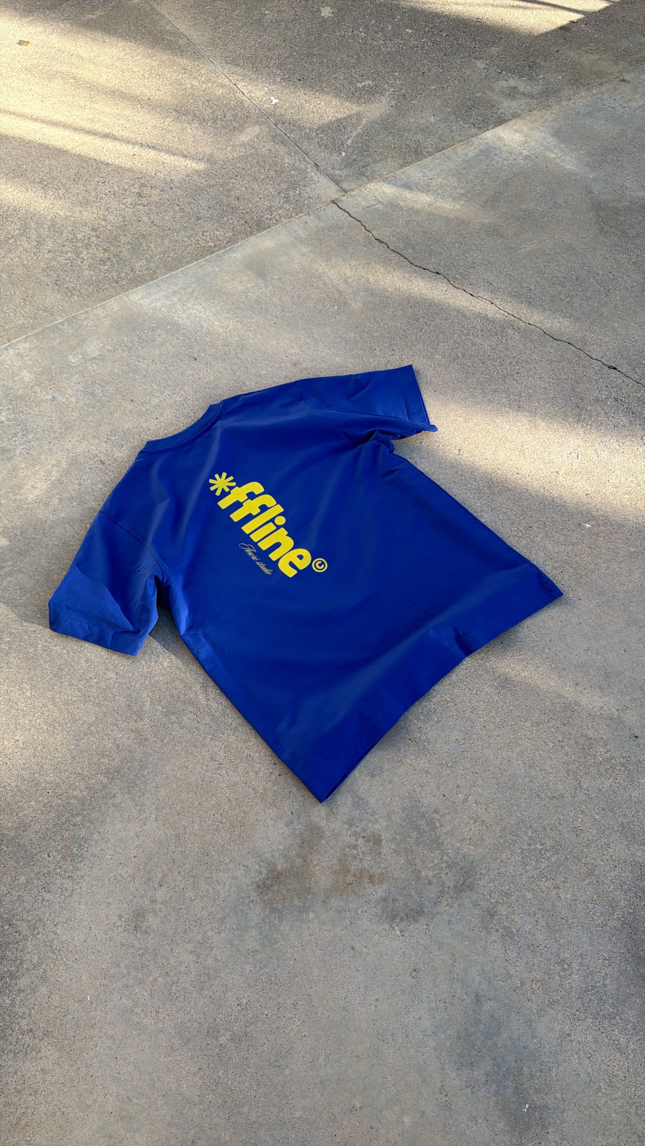 T-shirt "offline" bleu roi