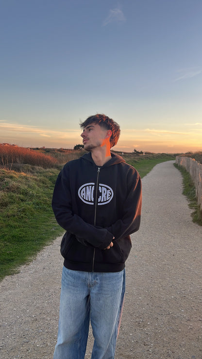 Hoodie zippé brodé « too busy living » noir délavé