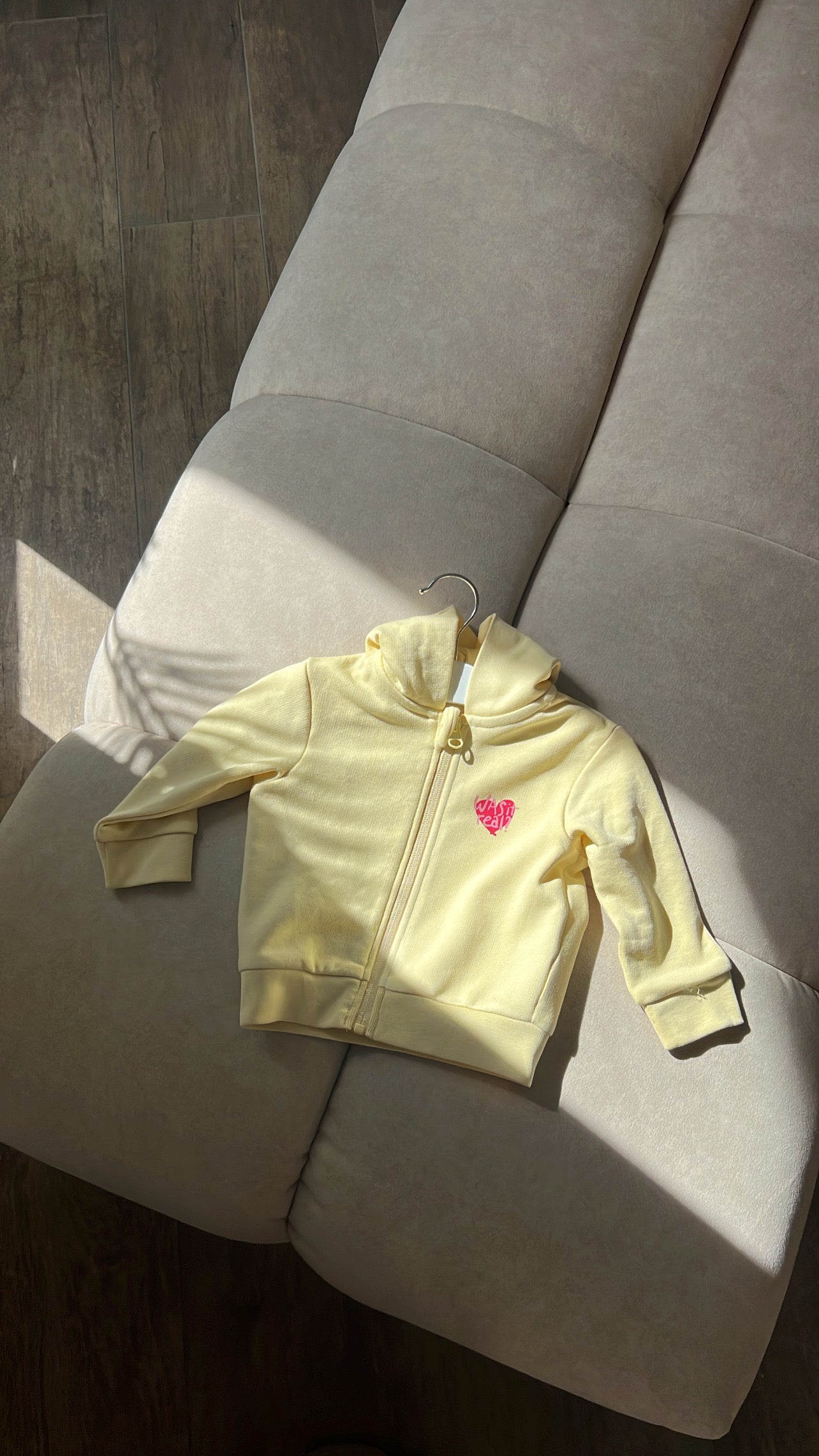 Sweat zippé « was it real » jaune pastel