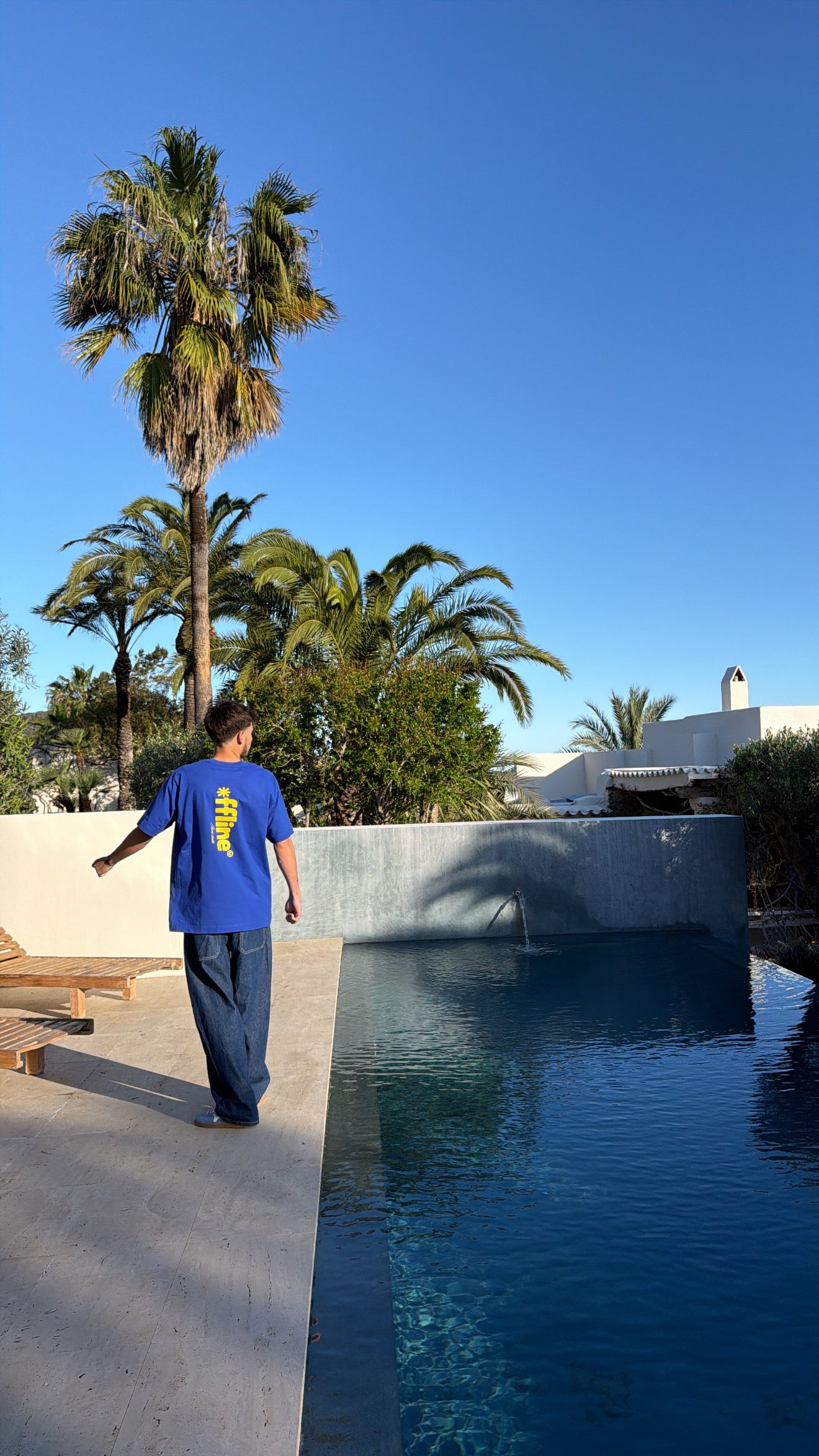 T-shirt "offline" bleu roi
