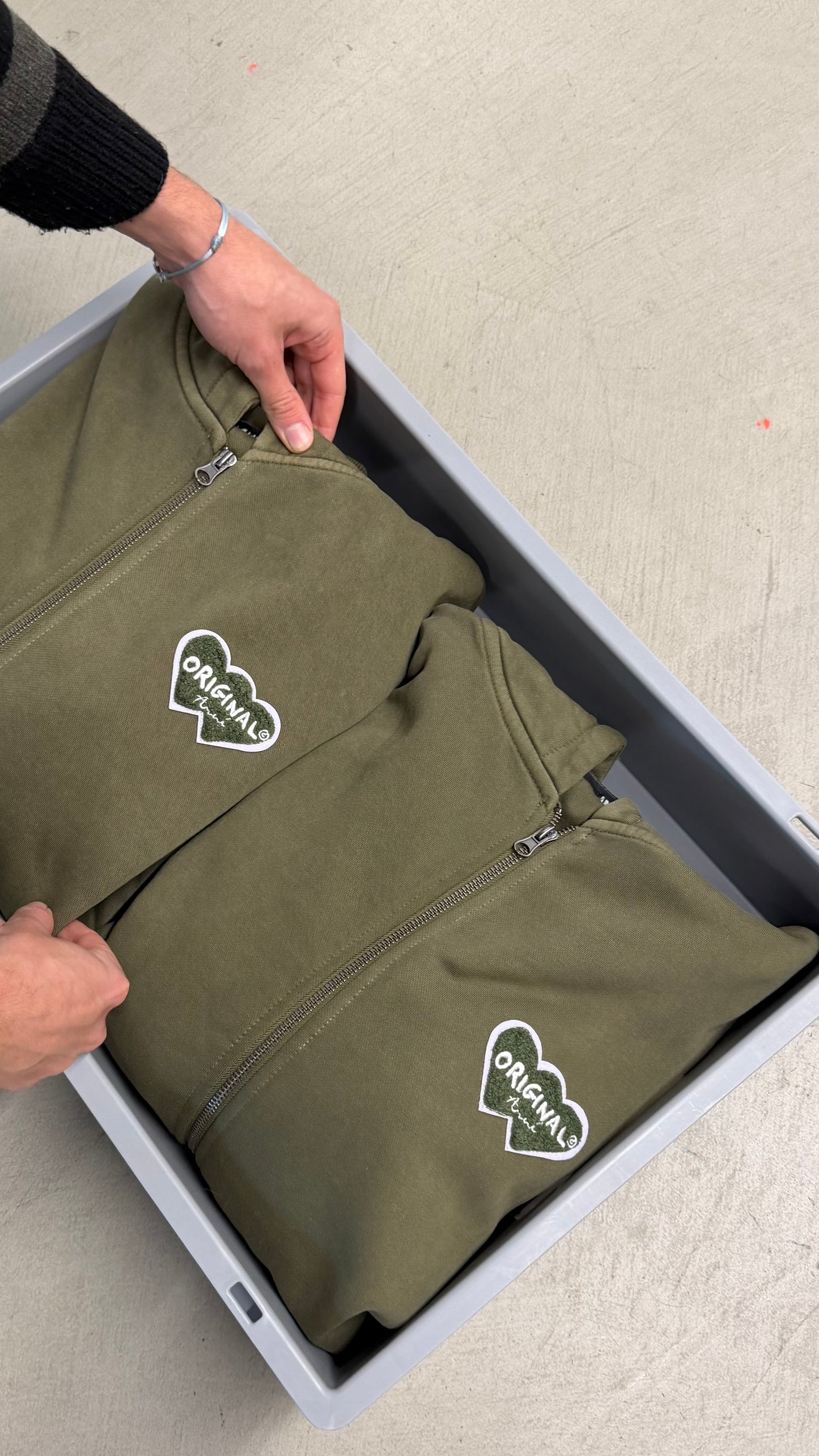 Hoodie zippé "logo bouclette" kaki délavé