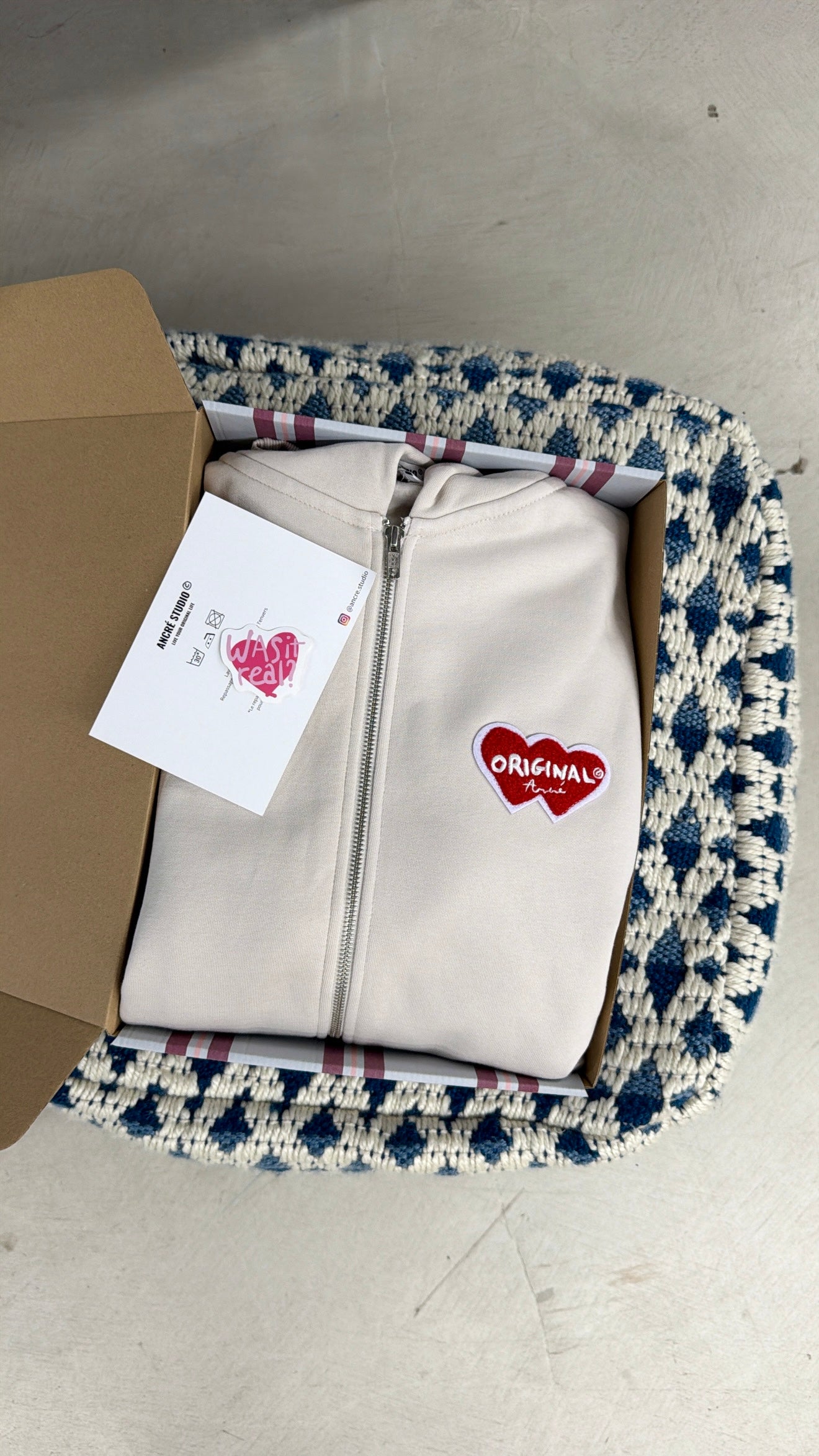 Coffret simple hoodie zippé "logo bouclette" crème