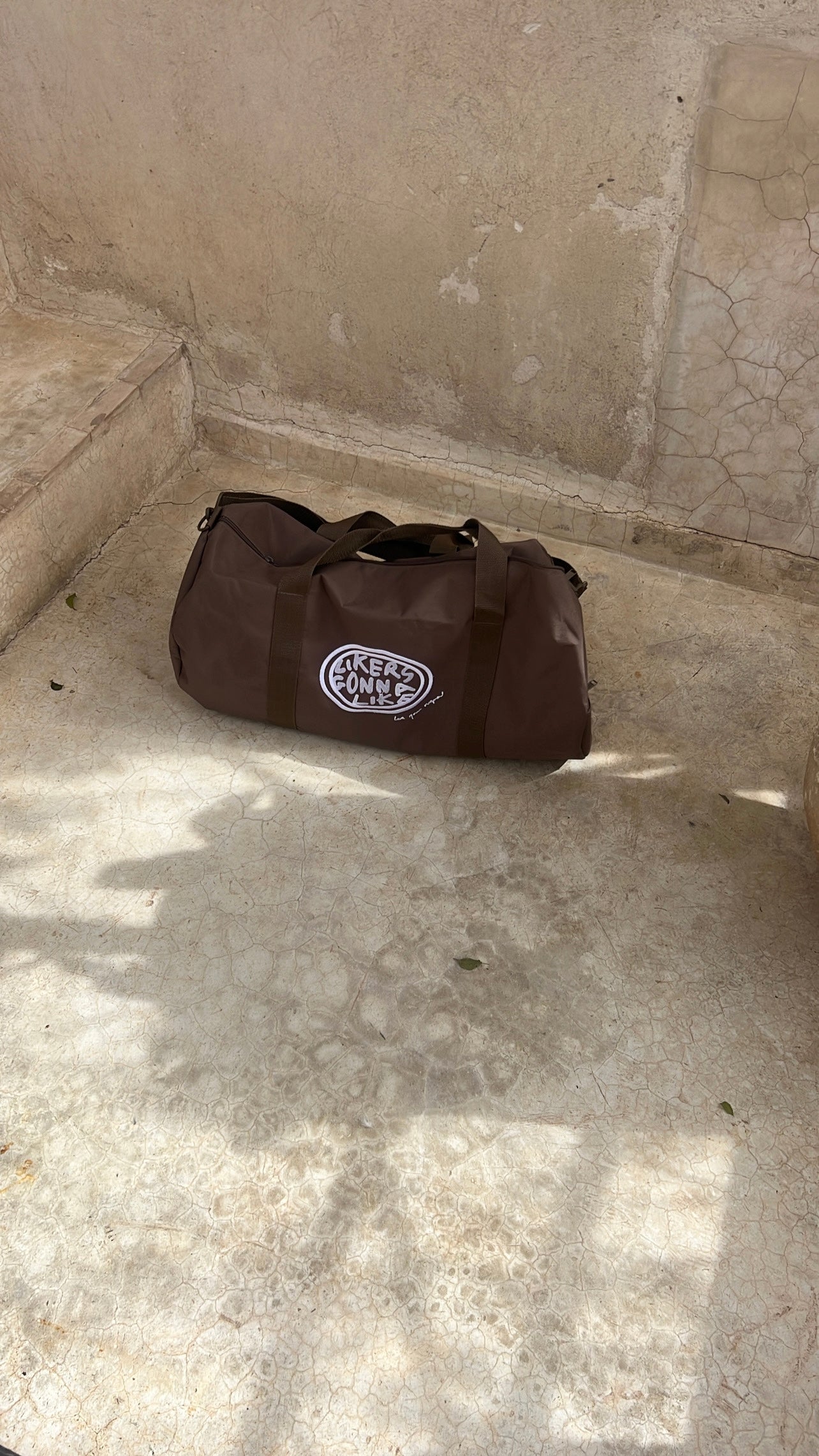 Sac de voyage brodé "likers gonna like" chocolat