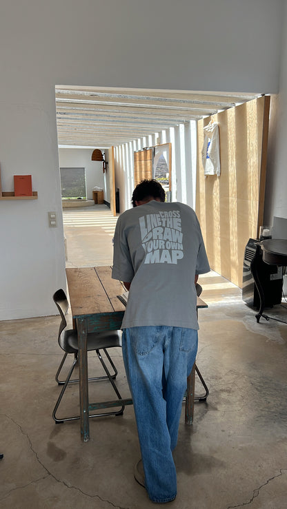 T-shirt "cross the line" gris