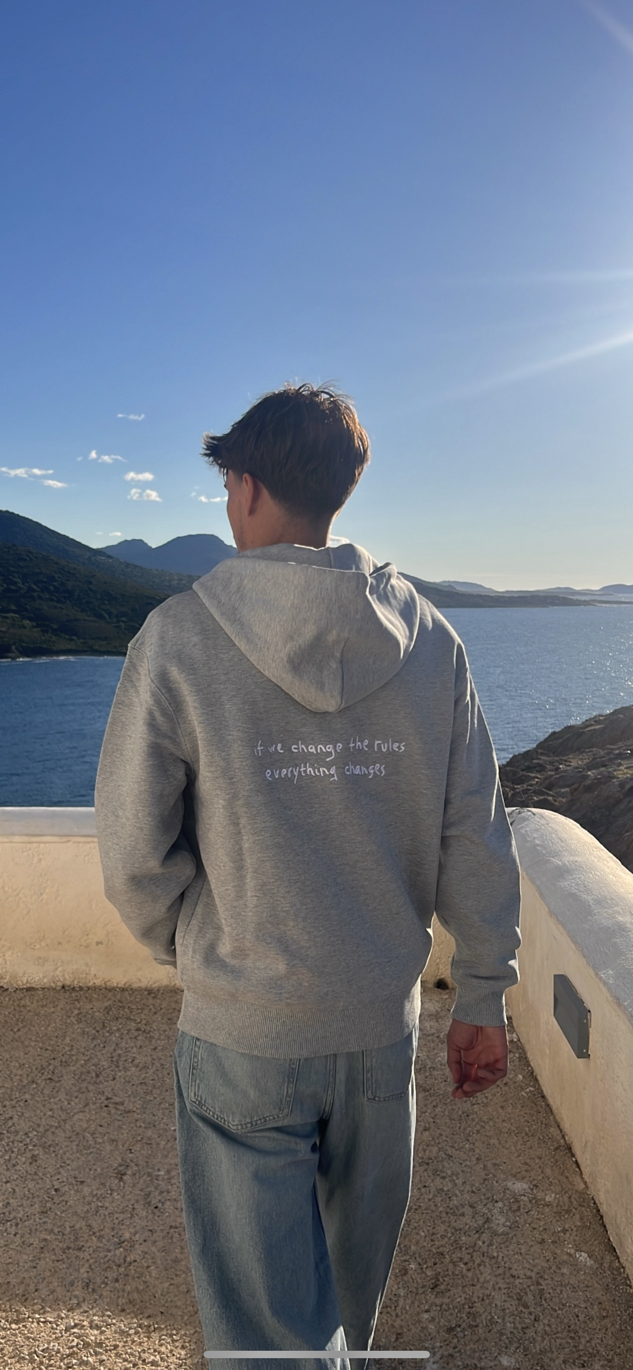 Sweat brodé zippé « change the rules »