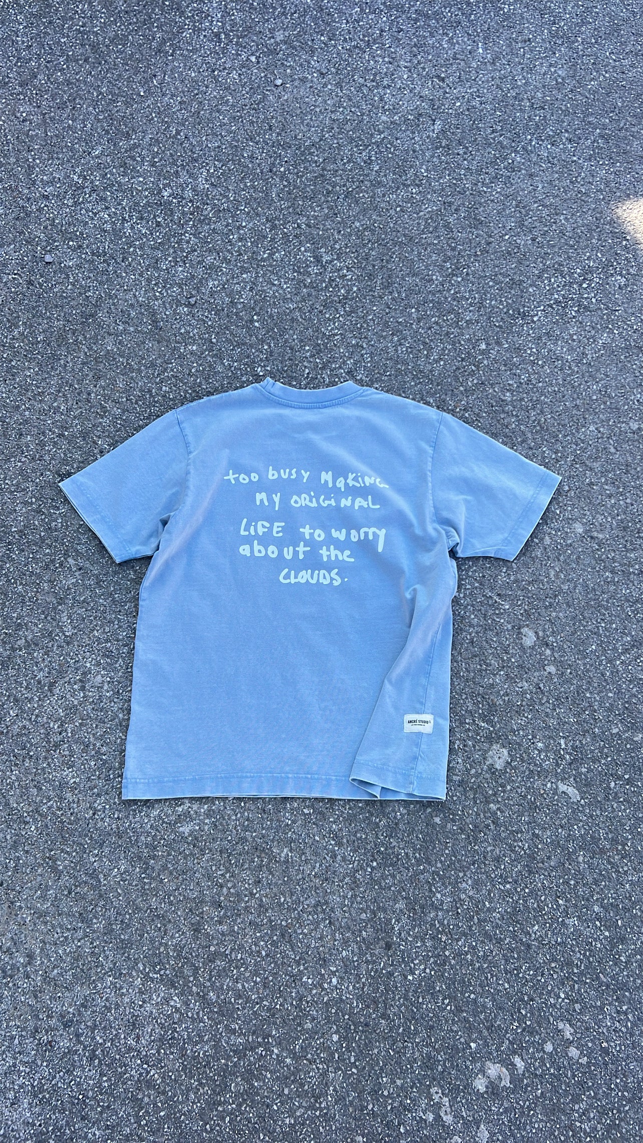 T-shirt « too busy » bleu délavé