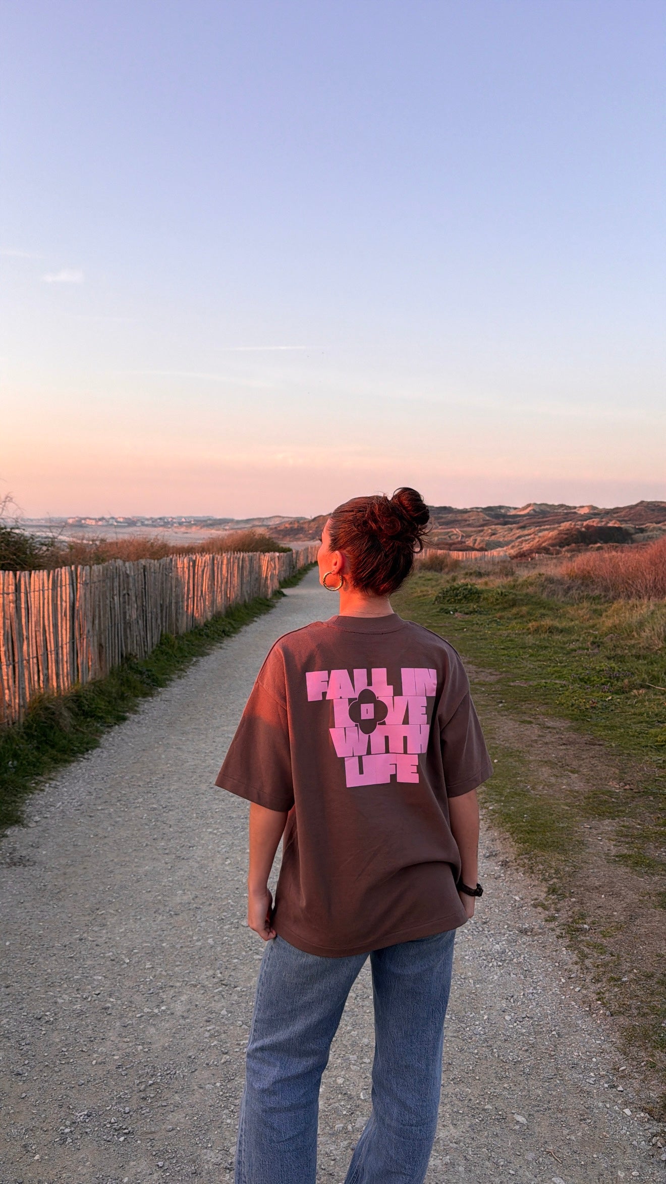 T-shirt "fall in love with life" marron