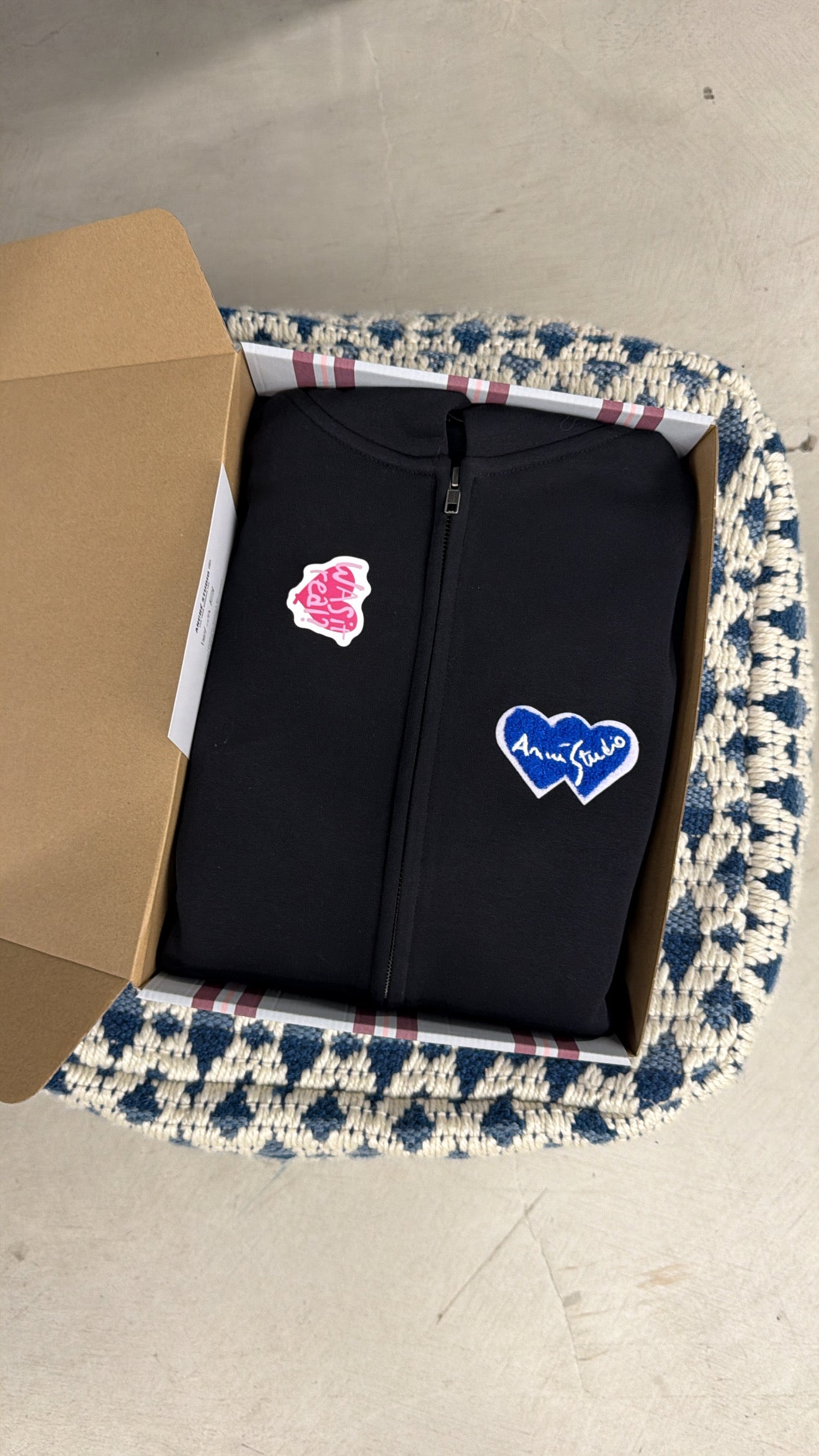 Coffret simple hoodie zippé "logo bouclette" noir