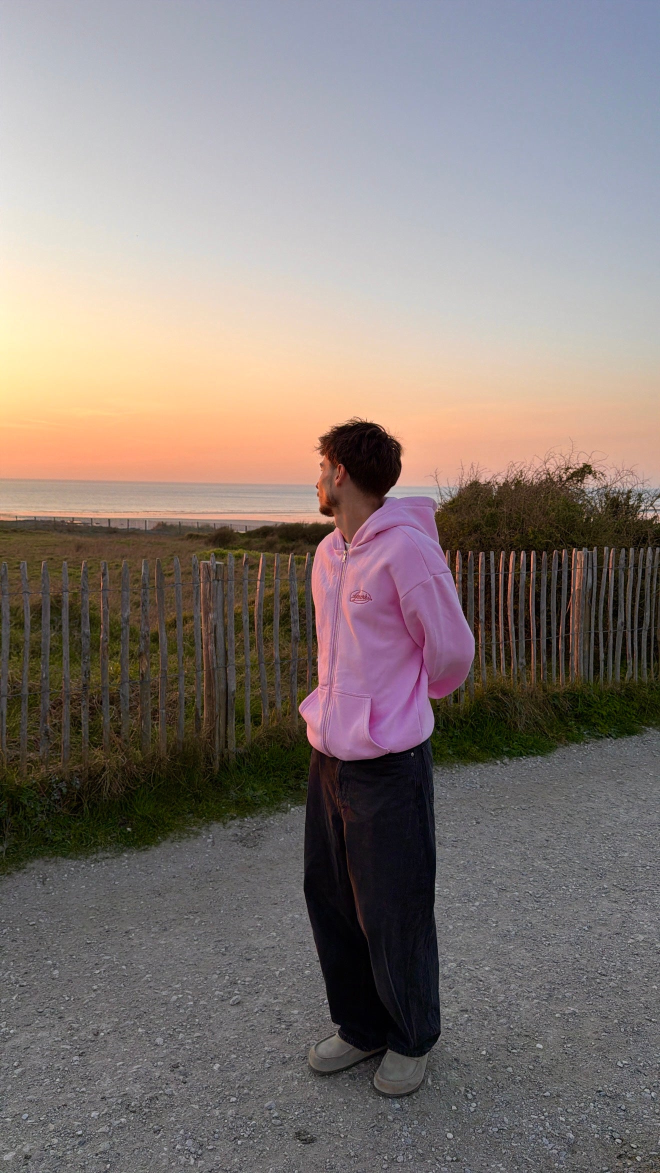 Hoodie zippé brodé "here and now" rose