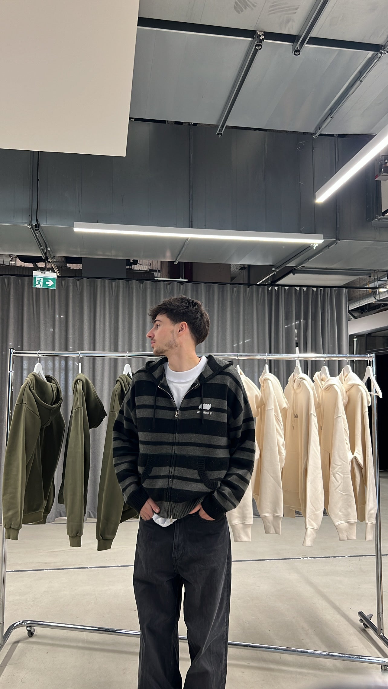 knit zippé "N.01" rayé noir et gris