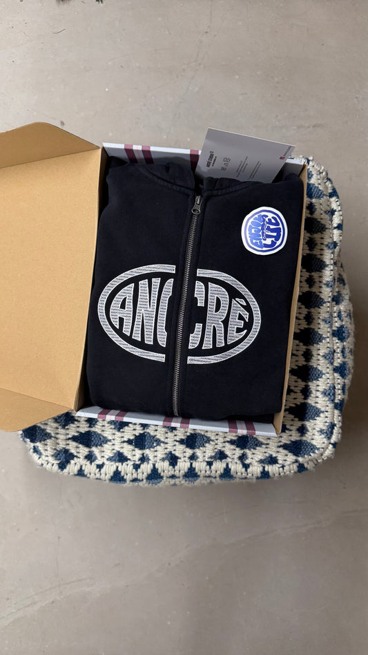 Coffret simple hoodie zippé "too busy living" noir délavé